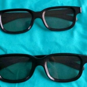 2 pairs of Polarized 3D glasses

Condition: New